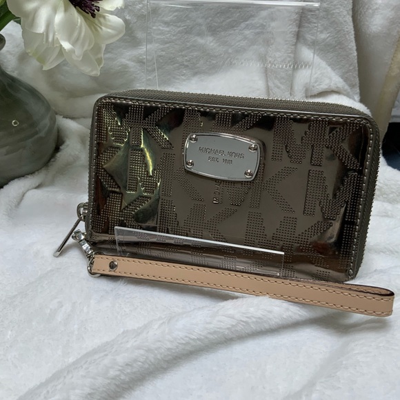 Michael Kors Handbags - Michael Kors Gold and Tan Wristlet